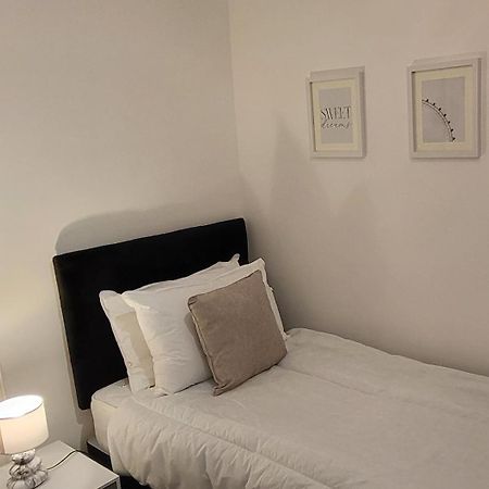 Stunning 2 Bedroom Apartment In Canary Wharf - Morland Apartments Londra Camera foto