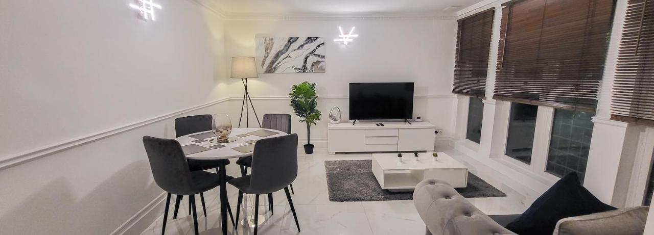 Stunning 2 Bedroom Apartment In Canary Wharf - Morland Apartments Londra Esterno foto