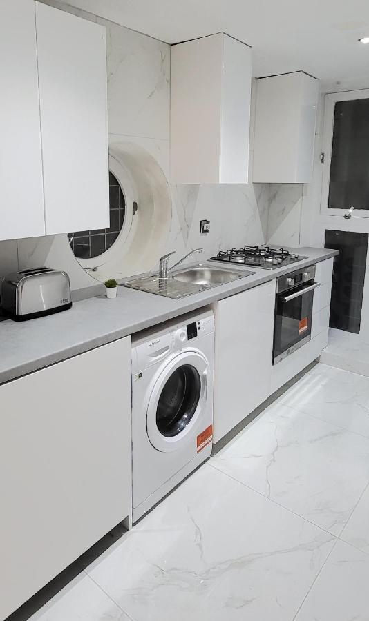 Stunning 2 Bedroom Apartment In Canary Wharf - Morland Apartments Londra Esterno foto
