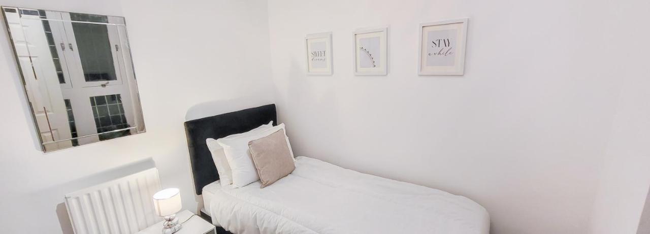 Stunning 2 Bedroom Apartment In Canary Wharf - Morland Apartments Londra Esterno foto