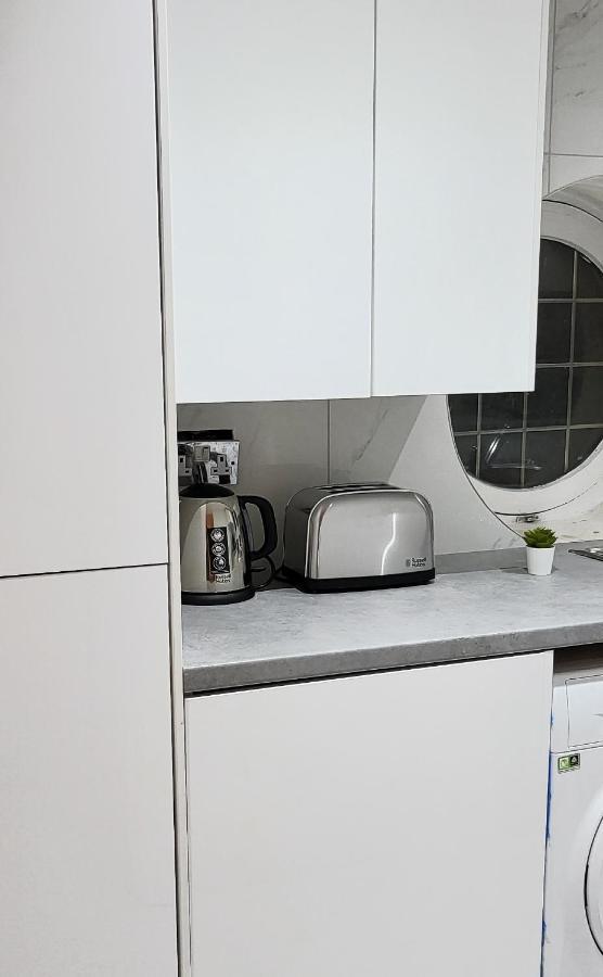 Stunning 2 Bedroom Apartment In Canary Wharf - Morland Apartments Londra Esterno foto