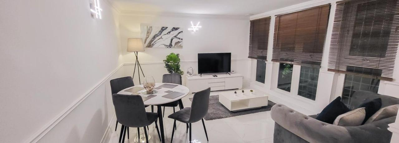 Stunning 2 Bedroom Apartment In Canary Wharf - Morland Apartments Londra Esterno foto