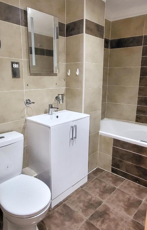 Stunning 2 Bedroom Apartment In Canary Wharf - Morland Apartments Londra Esterno foto