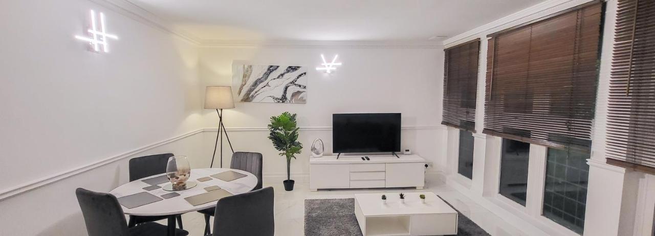 Stunning 2 Bedroom Apartment In Canary Wharf - Morland Apartments Londra Esterno foto