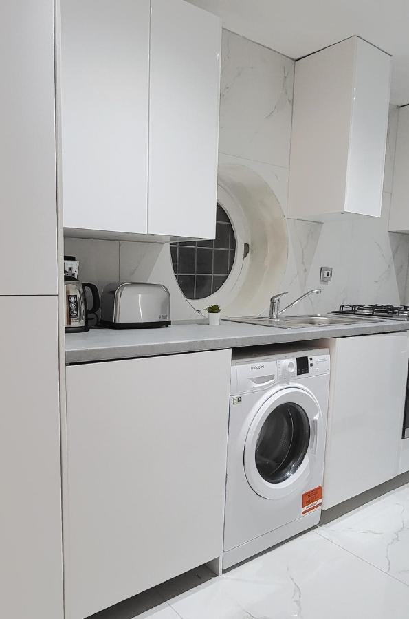Stunning 2 Bedroom Apartment In Canary Wharf - Morland Apartments Londra Esterno foto