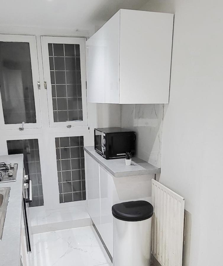 Stunning 2 Bedroom Apartment In Canary Wharf - Morland Apartments Londra Esterno foto